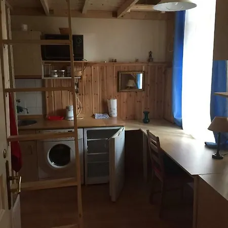 게스트하우스 Eoetvoes Rooms *