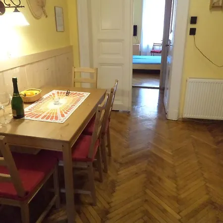 Guest house Eoetvoes Rooms *
