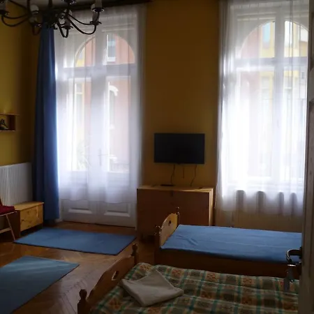 Guest house Eoetvoes Rooms *