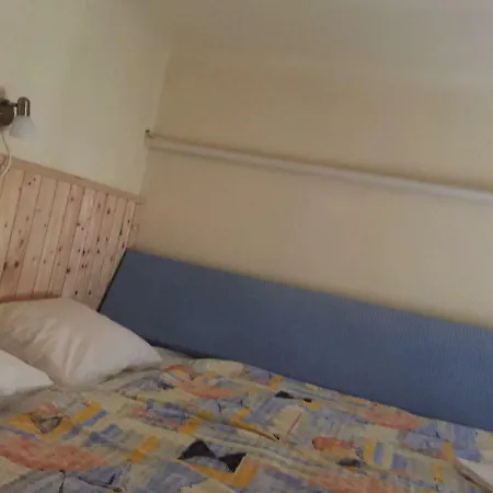 Eoetvoes Rooms Guest house *